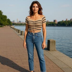 ACTIVE USA * Med Crop Top with Front Ties *